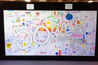 Street art corporate par MadCityZen : fresque participative dévoilant une œuvre finale au fil des contributions. | © MadCityZen