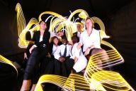 Participants en pleine performance de light painting lors d’un atelier MadCityZen. | © MadCityZen