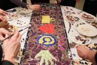 MadCityZen propose un atelier manuel et créatif autour de la mosaïque en entreprise. | © MadCityZen