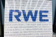 Participants prenant des photos pour composer une mosaïque collective avec MadCityZen. | © MadCityZen