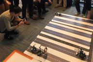 Vue d’ensemble d’un atelier Challenge Robotique organisé par MadCityZen. | © MadCityZen