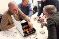 Participants testant leur robot lors de l’atelier robotique animé par MadCityZen. | © MadCityZen