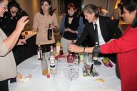 Moment de partage et de mixologie avec MadCityZen pendant un team building cocktail. | © MadCityZen