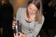 Découverte des techniques de mixologie lors d’un atelier cocktail organisé par MadCityZen. | © MadCityZen