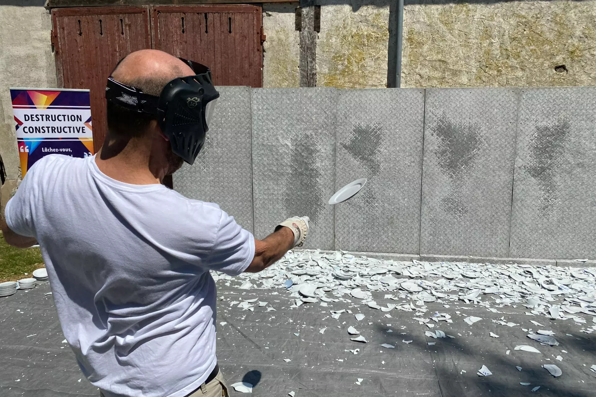 rage-room-team-building-1-xxl