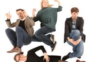 Participants prenant la pose avec des accessoires décalés sur le Stand Photo MadCityZen. | © MadCityZen