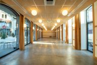 La Talkroom est un espace dédié à l’échange d’idées, à la prise de parole et au partage de savoirs. Dotée d’une acoustique agréable et d’un mobilier confortable, elle accueille conférences, tables rondes, interviews ou workshops dans un cadre sobre et sti | © La Caserne