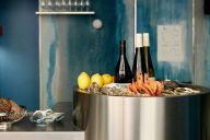 Une adresse voisine et complice, offrant une expérience gastronomique complémentaire dans l’esprit du quartier de Montmartre. | © Hôtel Rochechouart