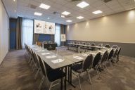 Cadre lumineux, calme et inspirant pour vos échanges professionnels. | © Hôtel L'Elysée Val d'Europe