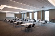 Un espace modulable à l’ambiance chaleureuse, parfait pour ateliers, réceptions ou rendez-vous professionnels. | © Pullman Roissy CDG Airport