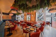 Un cadre chaleureux et raffiné, parfait pour savourer une cuisine de qualité dans une ambiance conviviale. | © Villa Yora