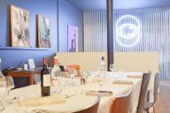 Un cadre chaleureux et raffiné pour déguster, échanger et prolonger l’expérience autour de la table. | © 3e Cercle