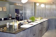 Le cœur battant du lieu : une cuisine ouverte, conviviale et tout équipée, pensée pour vivre la gastronomie en équipe. | © 3e Cercle