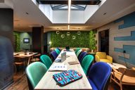 Un espace lumineux au style industriel et chaleureux, parfait pour vos événements créatifs et inspirants. | © Terrass'' Hotel