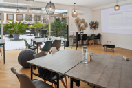 Un espace plus intimiste, parfait pour les échanges confidentiels, les rendez-vous clients ou les formats en petit comité. | © LE 58 MEETING PLACE