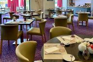 Un restaurant moderne et chaleureux, où saveurs de saison et produits frais se rencontrent dans un cadre apaisant, en salle ou en terrasse. | © Le Relais de la Malmaison