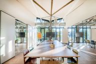 Un espace fonctionnel et lumineux, pensé pour vos formations et sessions de travail collaboratif. | © Hangar Y