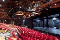 Un espace scénique inspirant, pensé pour vos séminaires, conférences ou présentations. | © Théâtre du Rond Point