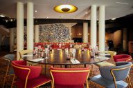 Une table soignée dans un cadre raffiné, parfaite pour vos pauses gourmandes ou repas d’affaires. | © Théâtre du Rond Point