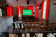 Un bar vivant et chaleureux, parfait pour prolonger vos événements dans une ambiance décontractée. | © La Rotonde Stalingrad