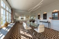 Une arrivée élégante et soignée, donnant le ton d’un lieu d’exception. | © Pavillon d'armenonville