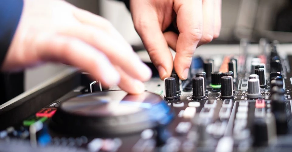 pratique-du-mix-musique-et-expression-be-the-dj