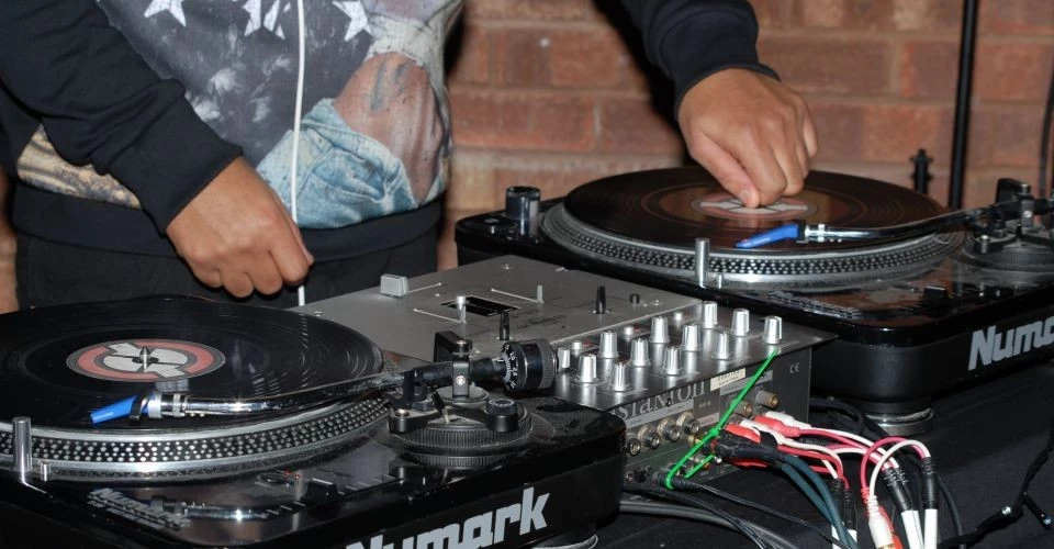 star-du-scratch-musique-et-expression-be-the-dj