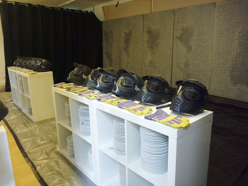 casques-gants-et-assiettes-n-attendent-que-les-participants-innovation-et-rupture-destruction-constructive