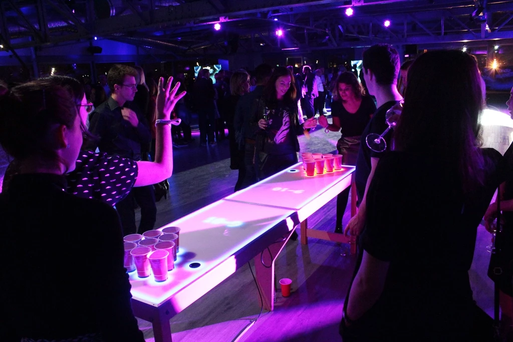 Table de beer pong + Gobelet inclus pour un événement réussi
