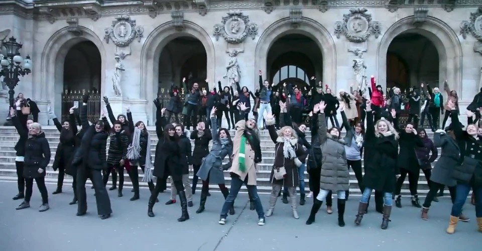 spectacle-ephemere-ompressionnant-musique-et-expression-flash-mob