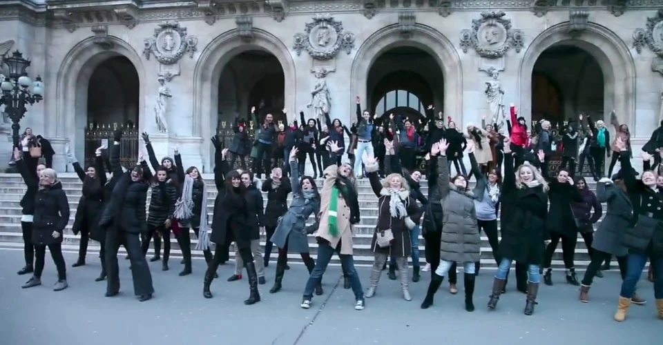 spectacle-ephemere-ompressionnant-musique-et-expression-flash-mob