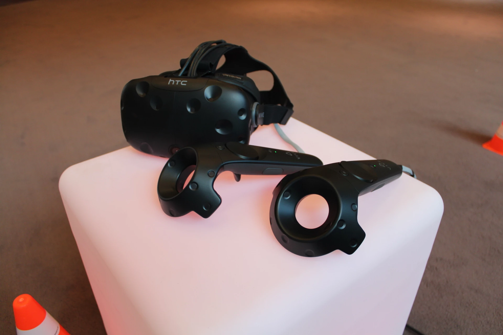 HTC VIVE - Virtual Reality System - VIVE Edition : : Jeux vidéo
