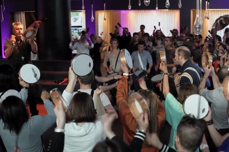 3-batucada-ameliorer-la-cohesion-d-equipe-avec-la-musique-768x512