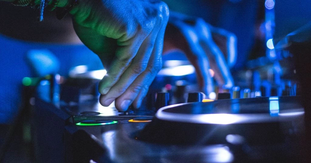 4-be-the-Dj-ameliorer-la-cohesion-d-equipe-avec-la-musique