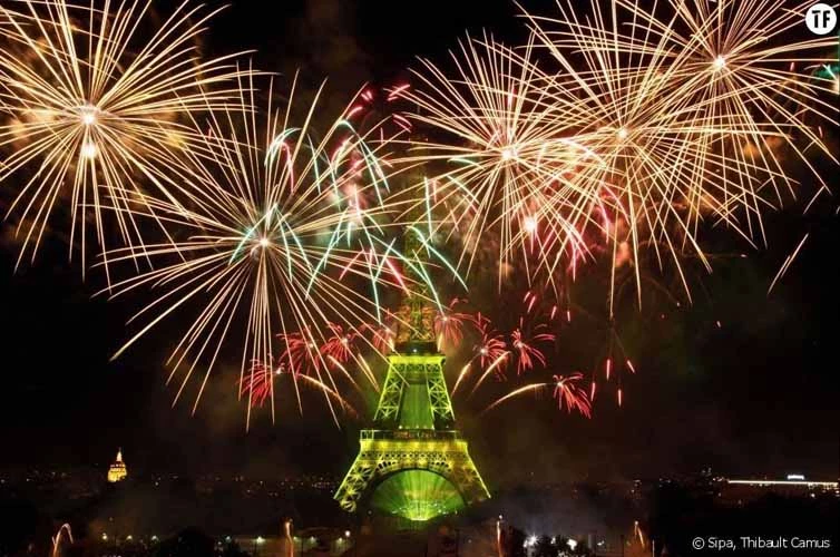les feux d-artifice du 14 juillet a Paris EVENEMENTS POPULAIRES ET INFORMELS