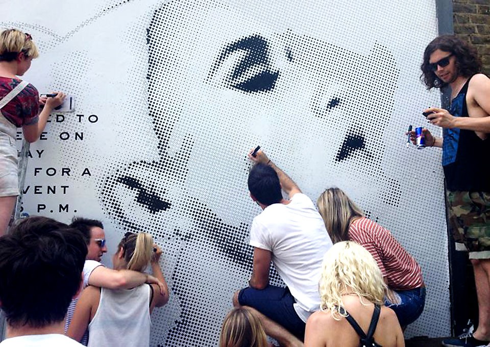 Le street marketing avec un mur participatif