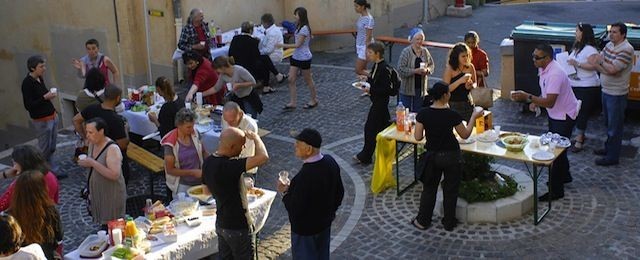 la fete des voisins EVENEMENTS POPULAIRES ET INFORMELS