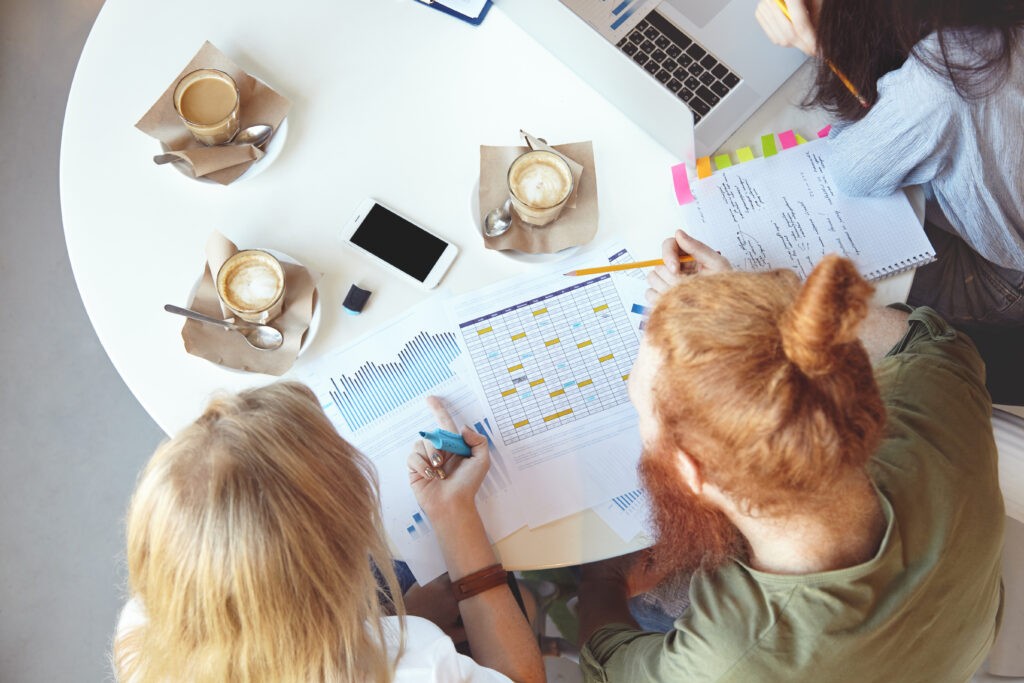 Team building : organiser en interne ou passer par une agence ?