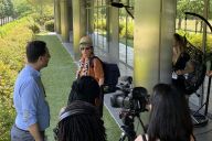 Déguisements, accessoires et rires pendant l’atelier de courts métrages proposé par MadCityZen. | © MadCityZen