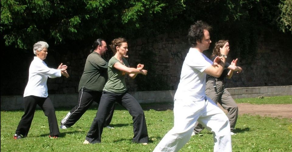mouvements-physiques-lents-et-respiratoires-zen-et-bien-etre-initiation-qi-gong
