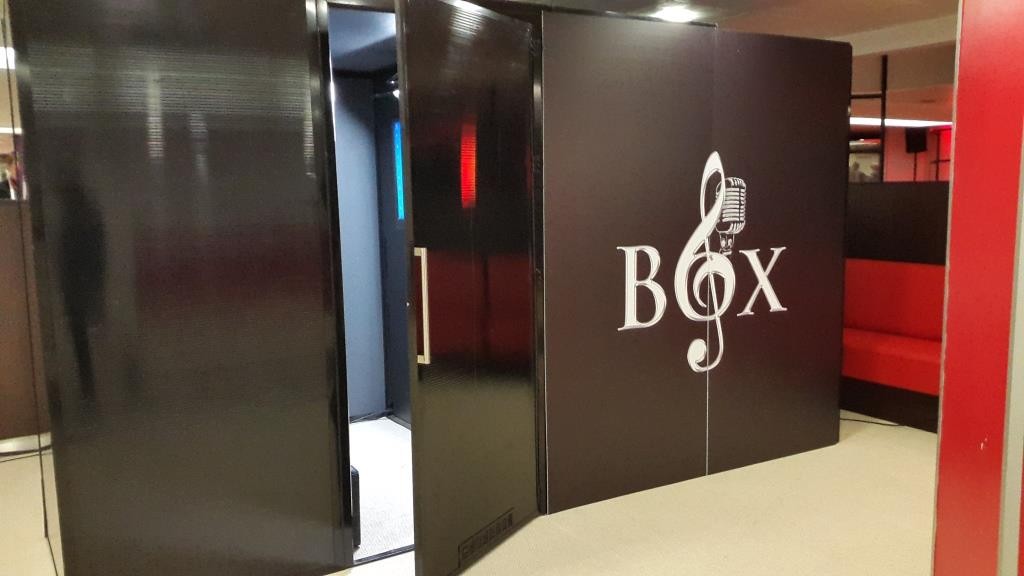 le-box-est-entrouvert-innovation-et-rupture-la-boite-a-chanson