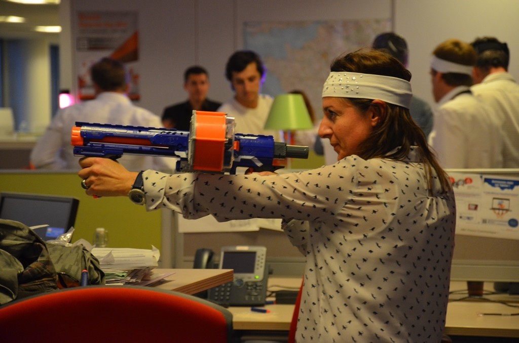 bataille-dans-les-locaux-de-l-entreprise-innovation-et-rupture-office-battlefield