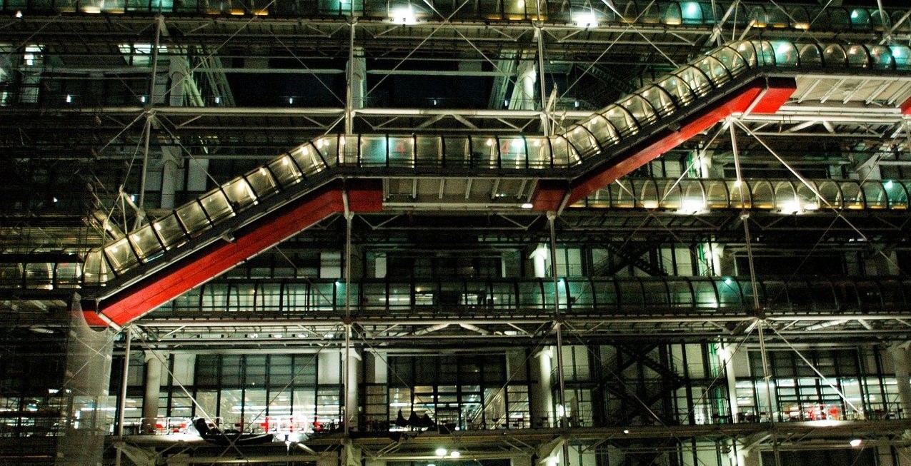 Centre culturel Georges Pompidou la nuit.